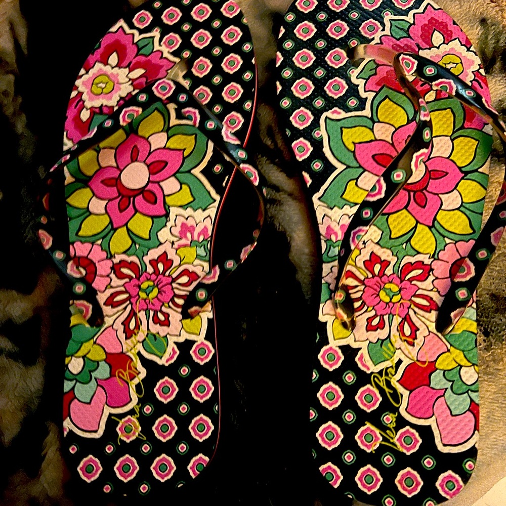 Vera Bradley Size Large Flip Flops Excellent Condition Worn maybe twice!!